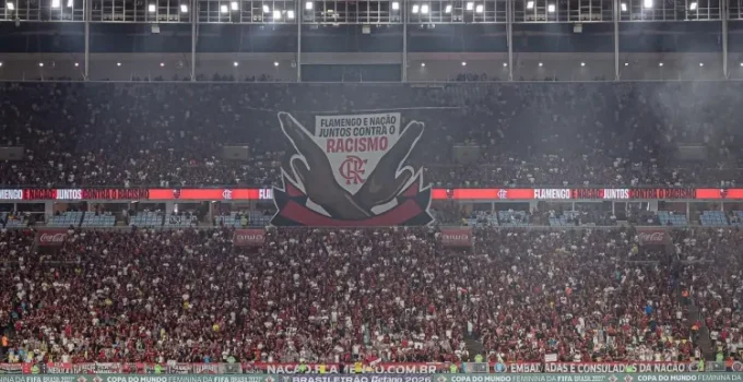bandeirao-do-flamengo-simboliza-campanha-do-clube-contra-o-racismo-1773967462018_v2_750x421.jpg