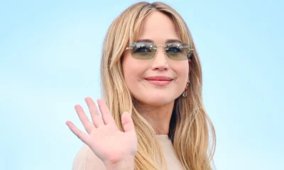 Jennifer Lawrence Encanta com Bolsa "Cool Mom" de R$ 130 e Inspira Tendência de Verão
