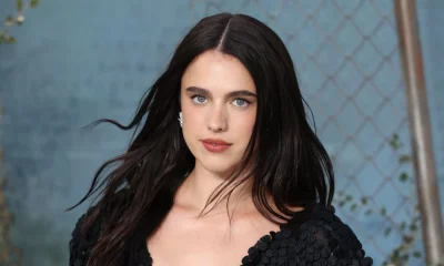 Margaret Qualley Ousa com Sapato Inusitado da Chanel em Tapete Vermelho