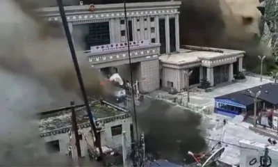 Mãe reencontra filho de 8 anos após enchentes devastadoras no Nepal com ajuda de jornalista