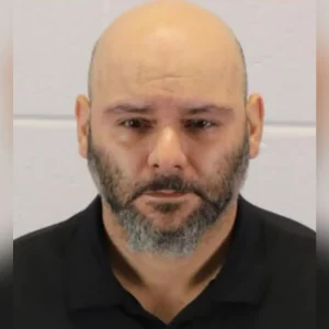 Homem é Preso 15 Anos Após Bebê de 11 Meses Morrer por Maus-Tratos em Illinois