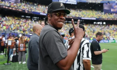 Jay-Z Surpreende Fãs em Londres com Pop-Up de 'The Blueprint' Antes de Shows Históricos
