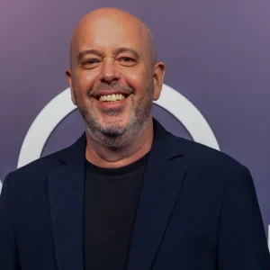 Alex Escobar atualiza estado de saúde após cirurgia e fala sobre retorno à TV