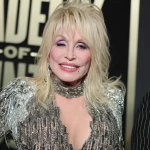 Sobrinha de Dolly Parton revela motivo de cantora ter mantido diagnóstico de câncer em segredo