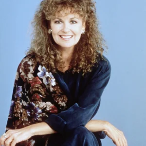 Shelley Fabares: Causa da Morte da Estrela de "One Day at a Time" e "Coach" Revelada aos 82 Anos