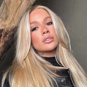 Karoline Lima desabafa sobre críticas ao corpo e reage a rumores de gravidez