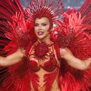 Virginia Fonseca não passa coroa para nova rainha da Grande Rio após pedido; escola rebate