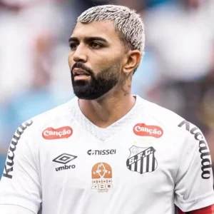 Gabigol se pronuncia após polêmica e pede desculpas à torcida do Santos