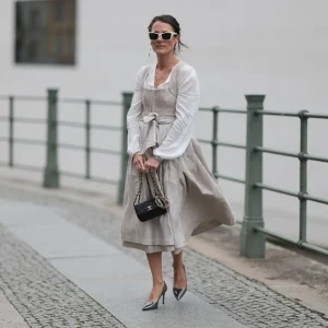 Estilo 'Rica Recém-Divorciada': A Nova Tendência de Moda Que Supera o Luxo Silencioso Com Confiança e Glamour