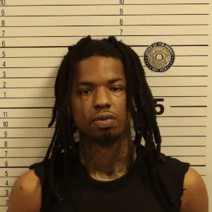 Ex-participante do AGT, Deshundre Vinson é acusado de assassinato após sobrinho de 4 anos se afogar em piscina