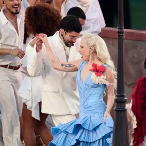 Bad Bunny Conquista 1º Emmy na Noite de Abertura do Creative Arts Awards por Show no Super Bowl LX