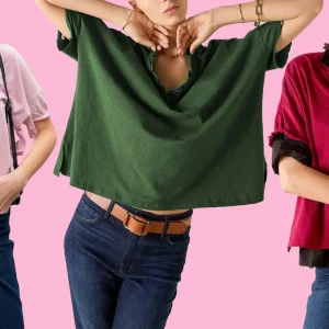 Adeus Camisetas Básicas: Esta Blusa de R$470 com Babados Transforma Qualquer Look e Salva Seu Estilo