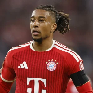Jornalista lamenta dificuldade em entrevista com Olise após goleada do Bayern: “Muito difícil”