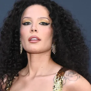 Halsey tranquiliza fãs sobre saúde e confirma show no Rock in Rio após hospitalização