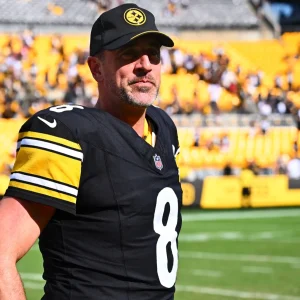 Aaron Rodgers dispara contra companheiros e árbitros após vitória dos Steelers na estreia da temporada