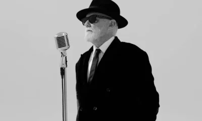 Roger Taylor do Queen lança álbum solo com crítica aos EUA e planos futuristas para a banda