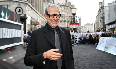 Jeff Goldblum e CMAT Estrelam Estreia da 2ª Temporada de 'Saturday Night Live U.K.' - Saiba Onde Assistir Online!
