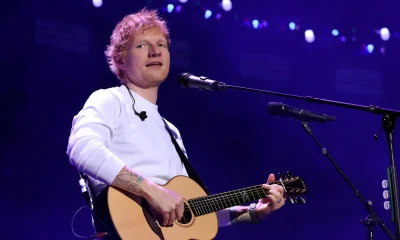 Ed Sheeran chora ao falar de guerra Israel-Palestina em show após polêmica com Macklemore