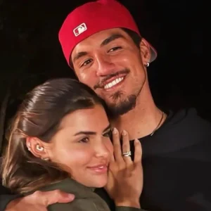 Gabriel Medina adota óculos de lente vermelha para dormir e se interessa por abelhas