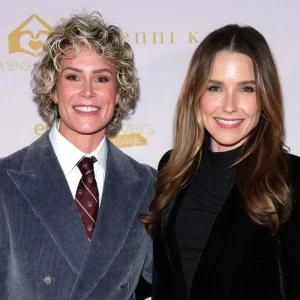 Sophia Bush revela casamento secreto com Ashlyn Harris e motivo da discrição