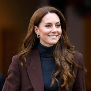 O Segredo do Suéter Marrom de Kate Middleton: Copie o Look Real por Apenas R$ 20 em Promoção na Amazon