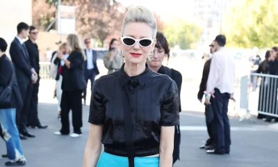 Naomi Watts eleva o estilo com mocassins de grife e um detalhe que custa menos de R$ 350!