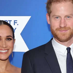 Harry e Meghan Markle: Primeira aparição pública de mãos dadas em pub após retorno ao Reino Unido