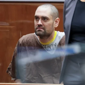 Tia de Nick Reiner Revela Sentimentos Após Acusações de Assassinato dos Pais e Futuro no Tribunal