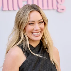 Segredo de Pele Radiante: Hilary Duff Usa Sérum Hidratante Que Deixa Pele Madura Luminosa e Firme, Segundo Compradoras