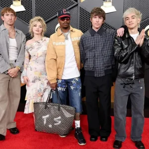 Dakota Johnson e Turnstile no SNL: Onde Assistir ao Vivo Online e de Graça Hoje à Noite