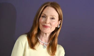 Julianne Moore inspira look de viagem confortável e estiloso: conjunto de R$ 150 é o sonho das viajantes