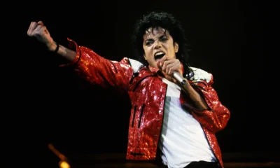 Jaqueta de "Thriller" e luva de Michael Jackson vão a leilão com valores milionários