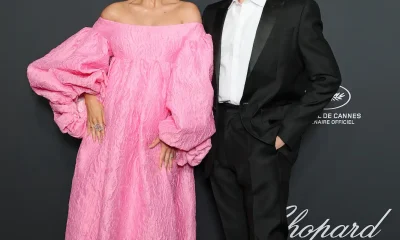 Barbara Palvin irradia como mãe de primeira viagem em fotos ternas com a filha Sylvie, fruto do amor com Dylan Sprouse