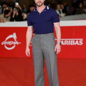 James McAvoy Revela Ter Sido Vítima de Bullying por Colega Famoso em Seu Primeiro Dia em "Band of Brothers"