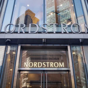 Nordstrom Liquida Mais de 8.000 Peças para o Outono/Inverno: 13 Achados Imperdíveis que Vão Direto para o Seu Carrinho