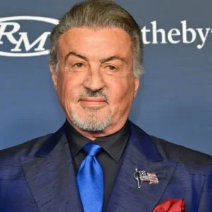 Sylvester Stallone lamenta decisão sobre dublês e revela cirurgias após lesões em filmes