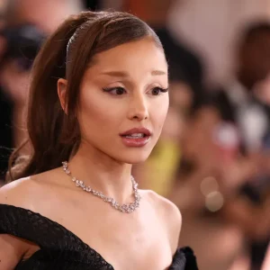 Ariana Grande se despede de sua cachorrinha Coco após 17 anos de amor: 'Vou sentir sua falta todos os dias'