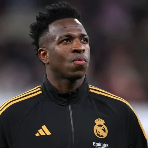 Vini Jr. entra no TOP 5 dos jogadores mais bem pagos do mundo; veja o ranking da Forbes