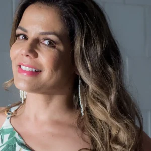 Nívea Stelmann choca ao revelar que nunca deu beijo técnico em cena: “Eu aproveitava”