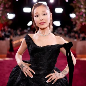Ariana Grande Choca Fãs com Novo Corte de Cabelo Bob e Conquista Coração de Ricky Alvarez Novamente