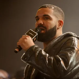 Drake comemora 40 anos com show surpresa dos Backstreet Boys e recorde histórico na música