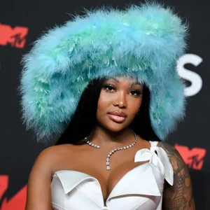 Summer Walker e Bebe Rexha Brilham no Billboard Canada Women in Music 2026; Drake Financia Novo Álbum de k-os