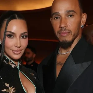 Lewis Hamilton revela presente especial para filhos de Kim Kardashian: uma filhote de golden retriever