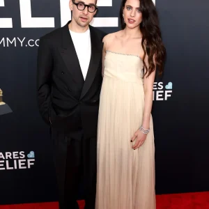 Jack Antonoff defende músicas de amor para Margaret Qualley após separação: 'Realmente bonito' em meio a dores