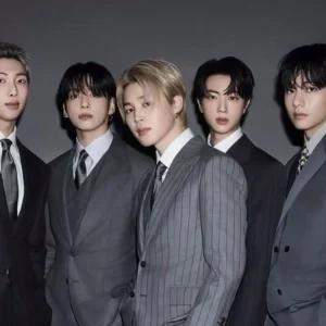 Dançarinos do BTS desembarcam no Brasil e entram no clima com funk e Passinho do Jamal