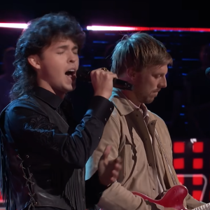 Cade Mower Brilha em "The Voice": Cantor de Utah Avança Após Batalha Emocionante e Conquista Coaches
