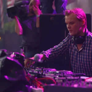 Avicii: Ouça pela 1ª vez a performance histórica de 'Levels' no Tomorrowland 2011 e veja a evolução da música eletrônica