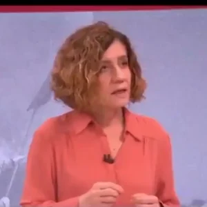 Miriam Leitão passa mal ao vivo na GloboNews e recebe apoio de apresentadora