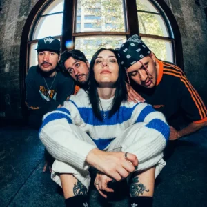 Stand Atlantic Conquista o Topo da ARIA com 'GODBREATH', Superando Grandes Nomes da Música Australiana e Internacional