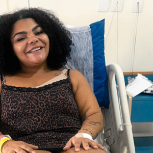 Flora Cruz celebra cirurgias reparadoras após emagrecer 48 kg: 'Flora 2.0'